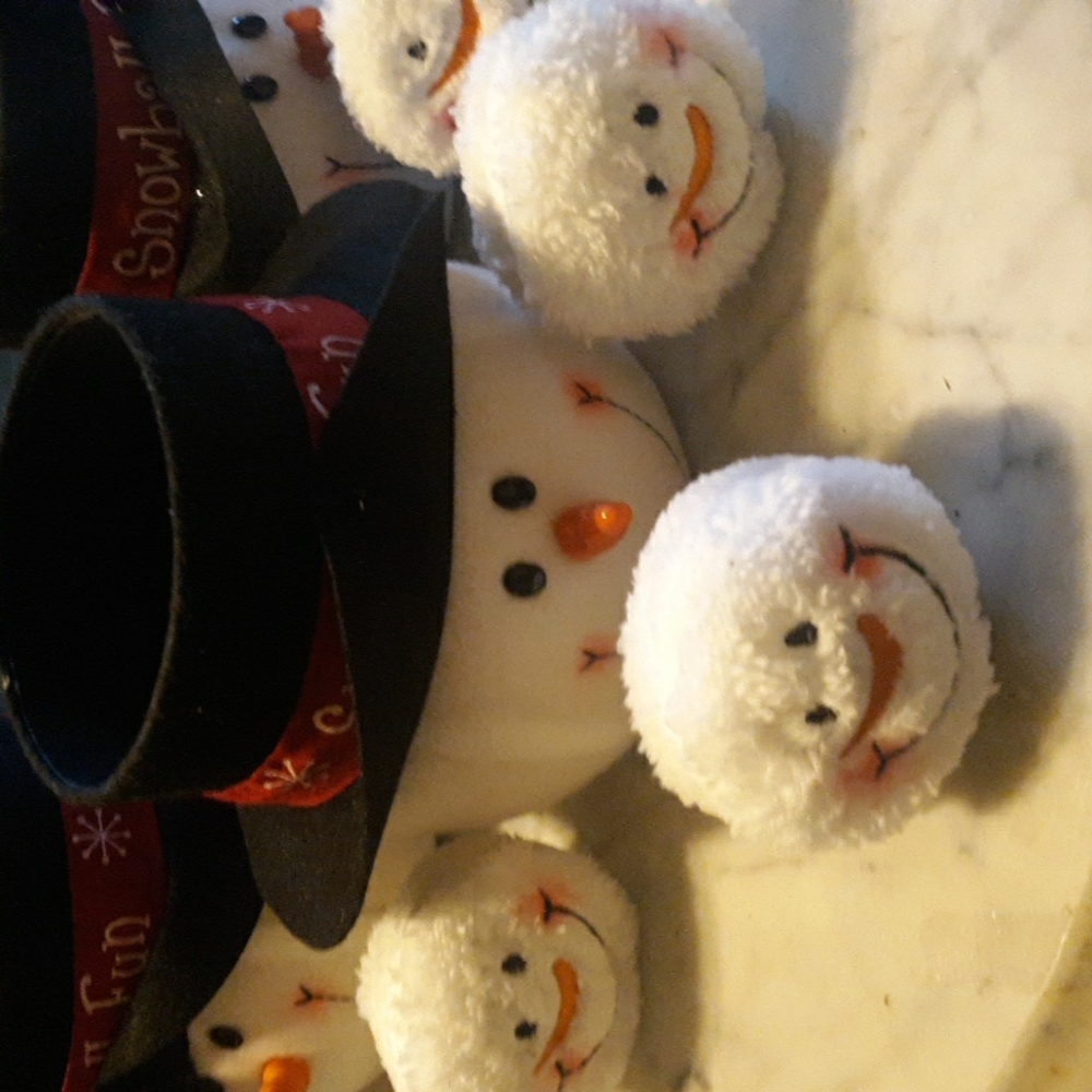 SOLD.   SNOWMAN WITH SNOWBALLS This item.no longer available